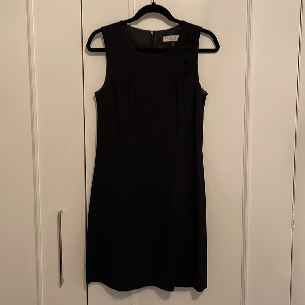 Trina Turk Size 6 Black Shift Dress